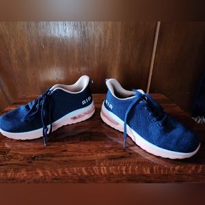 Womans Lamincoa Sneakers Size EUR 38 US 7.5